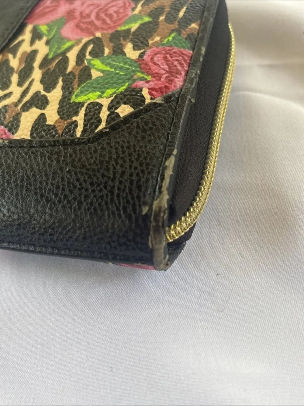 Betsy Johnson Full Zip Wallet Clutch Wristlet Black Leather Gold Roses Cheetah